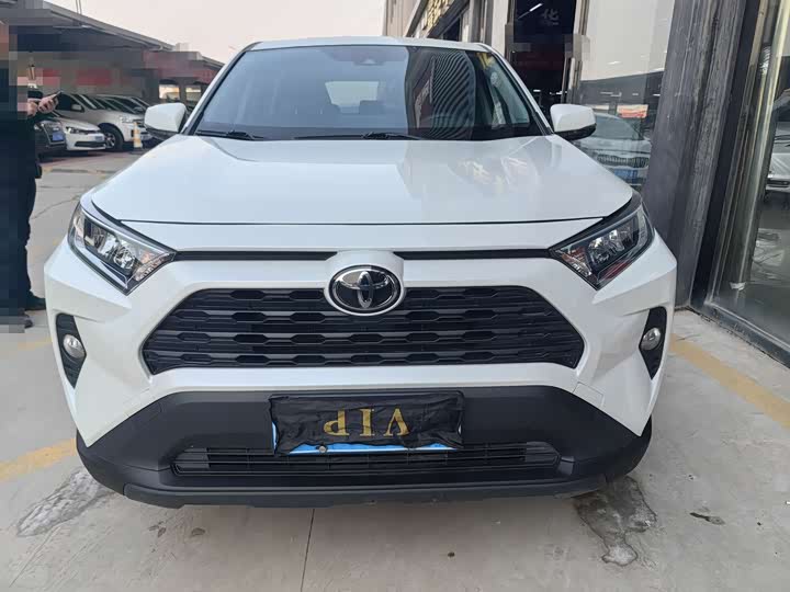 Фото 2 - Toyota RAV4