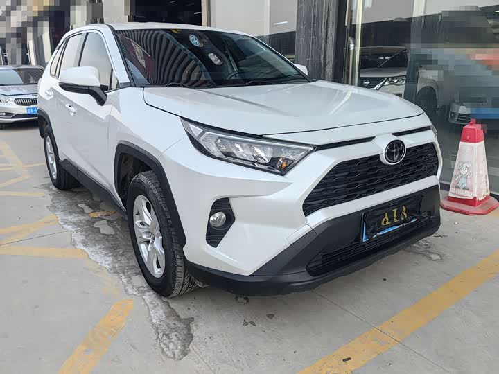 Фото 3 - Toyota RAV4
