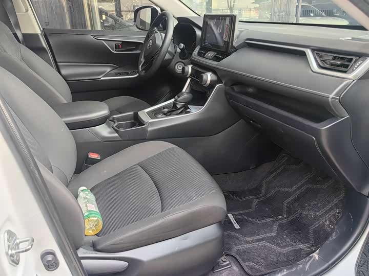 Фото 4 - Toyota RAV4