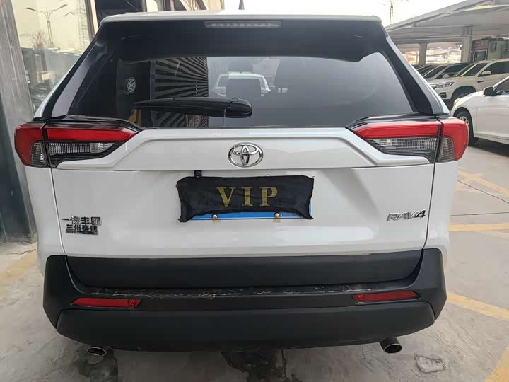 Фото 6 - Toyota RAV4