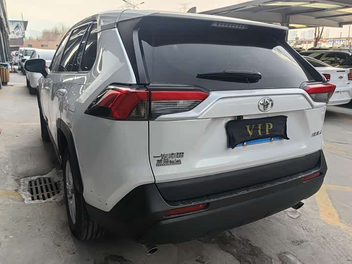 Фото 7 - Toyota RAV4