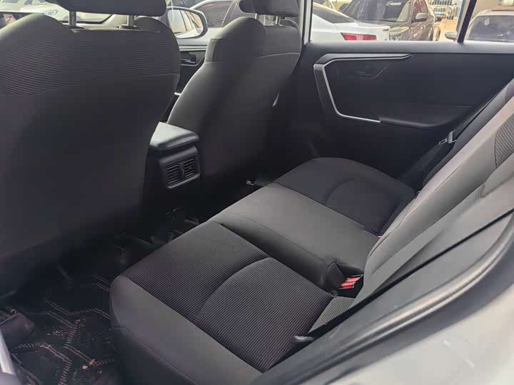 Фото 9 - Toyota RAV4