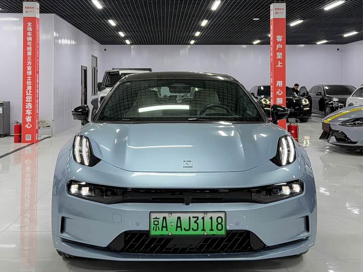 Фото 2 - Zeekr 001