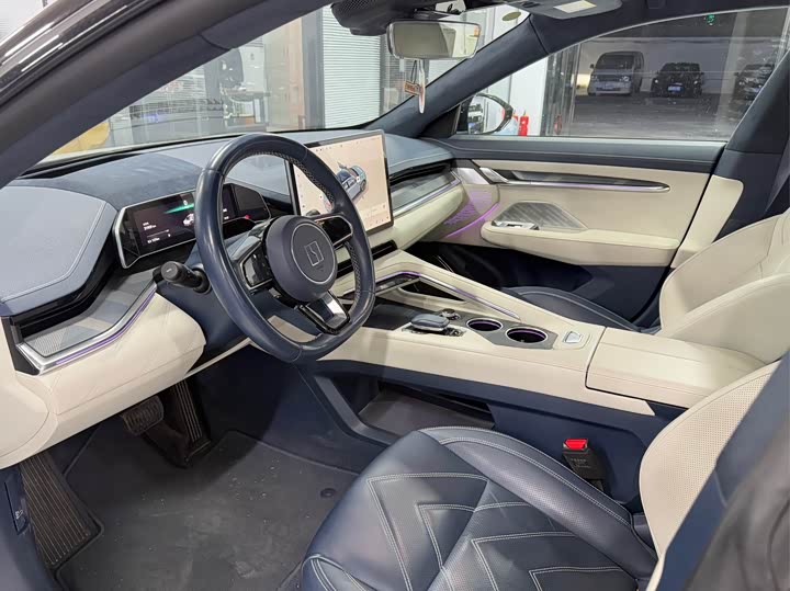 Фото 4 - Zeekr 001