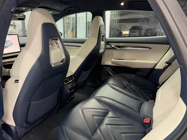 Фото 7 - Zeekr 001