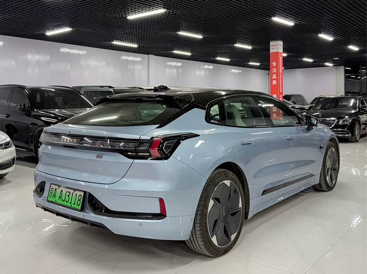 Фото 8 - Zeekr 001