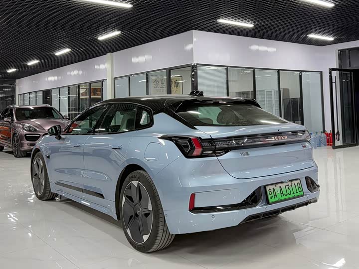 Фото 9 - Zeekr 001