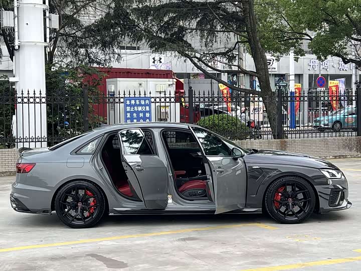 Фото 13 - Audi S4