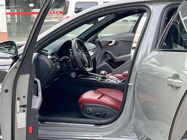 Фото 14 - Audi S4