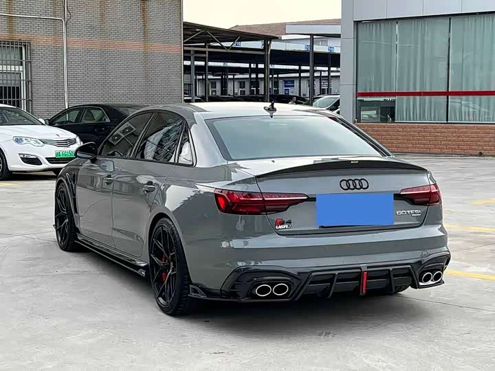 Фото 26 - Audi S4