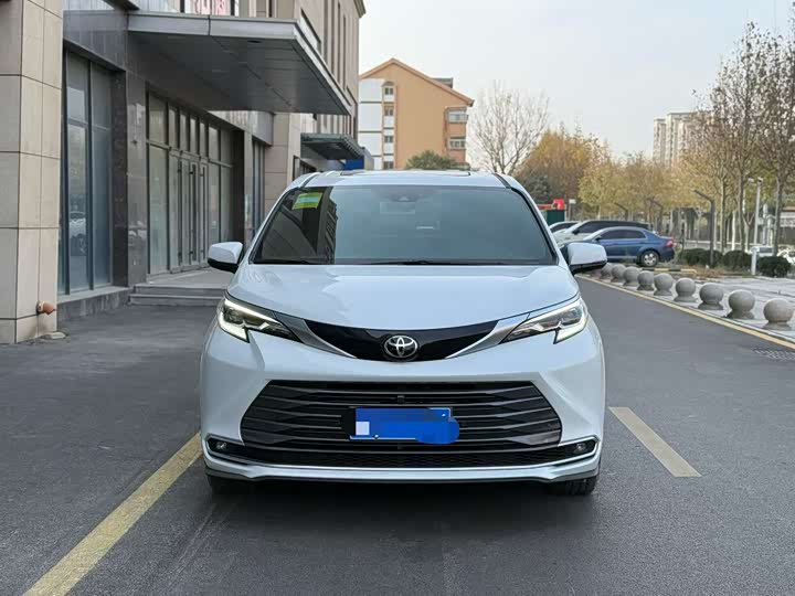 Фото 2 - Toyota Sienna