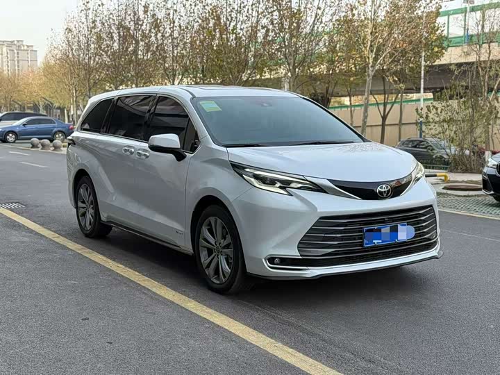 Фото 3 - Toyota Sienna