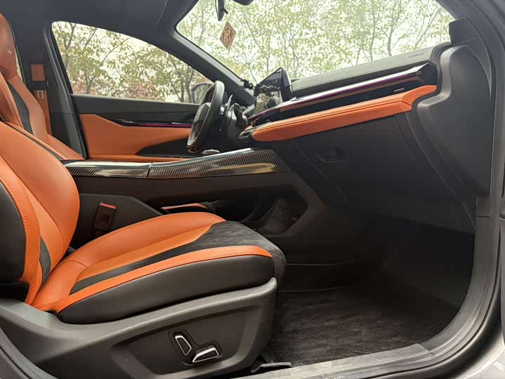 Фото 10 - Changan UNI-V