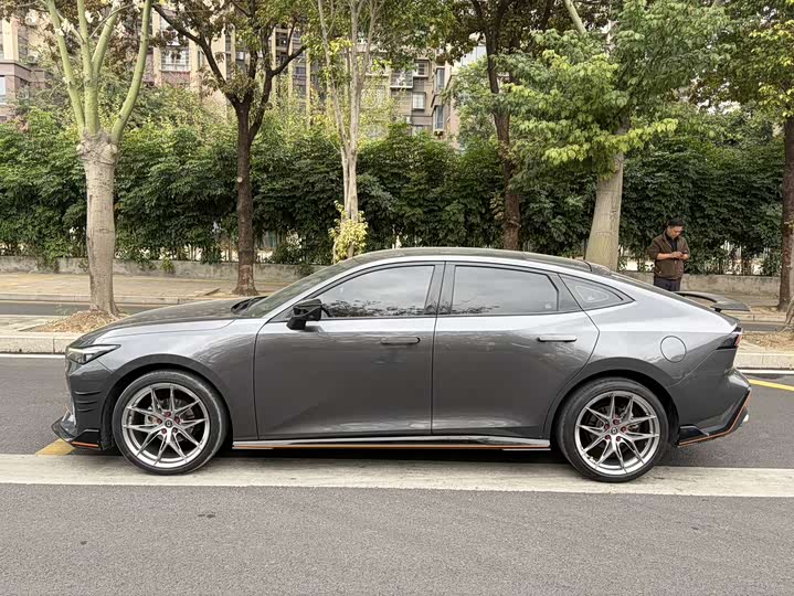 Фото 4 - Changan UNI-V