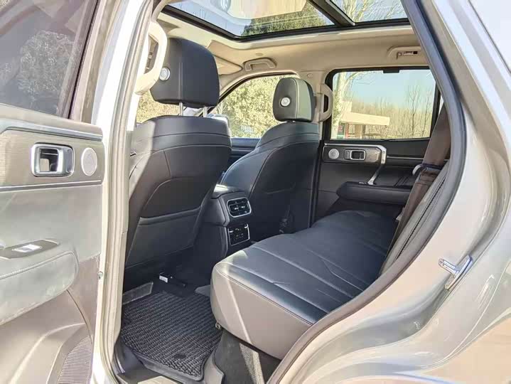 Фото 4 - Tank 400 Hybrid