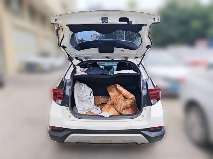 Фото 10 - Toyota Yaris L Hatchback