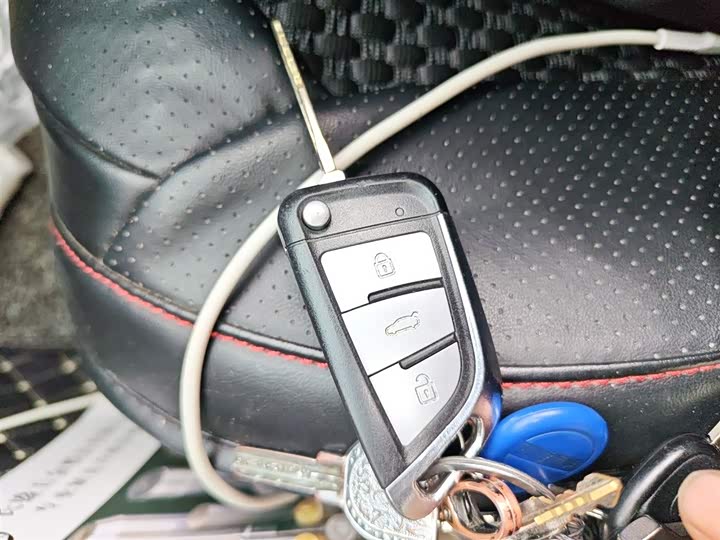 Фото 12 - Toyota Yaris L Hatchback