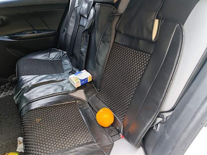 Фото 15 - Toyota Yaris L Hatchback