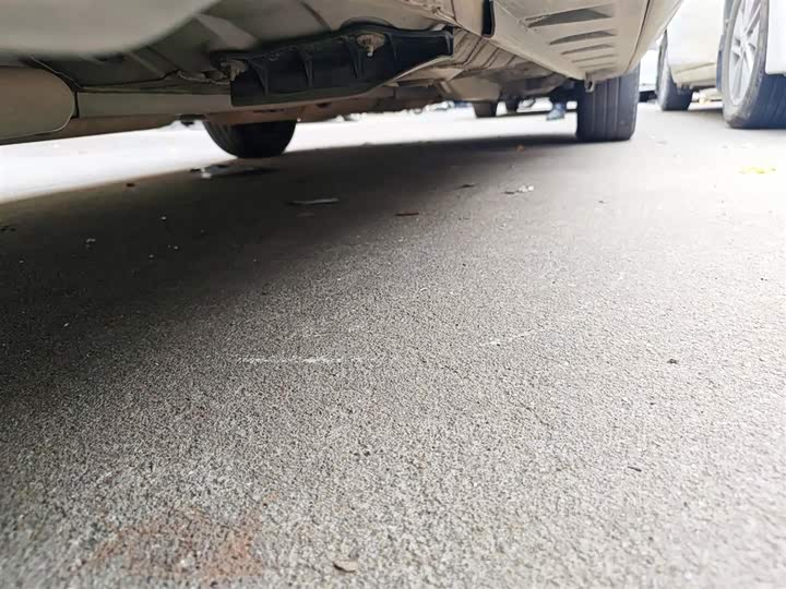 Фото 17 - Toyota Yaris L Hatchback