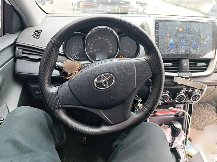 Фото 3 - Toyota Yaris L Hatchback