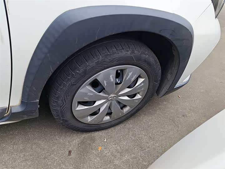 Фото 31 - Toyota Yaris L Hatchback