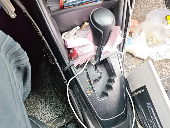 Фото 7 - Toyota Yaris L Hatchback