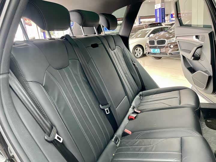 Фото 11 - Audi Q5L