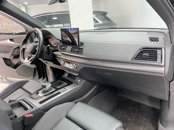 Фото 13 - Audi Q5L