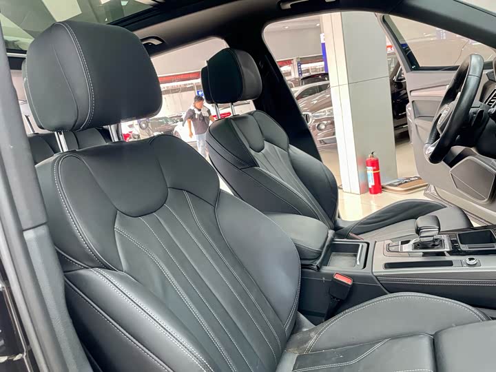 Фото 14 - Audi Q5L