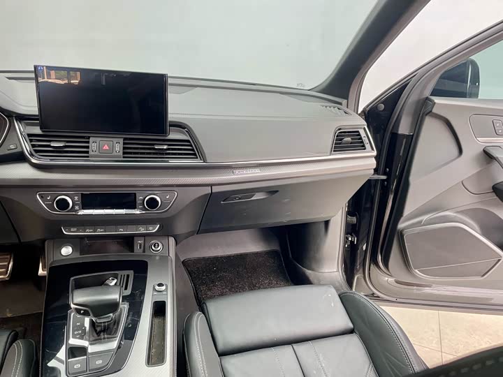 Фото 18 - Audi Q5L