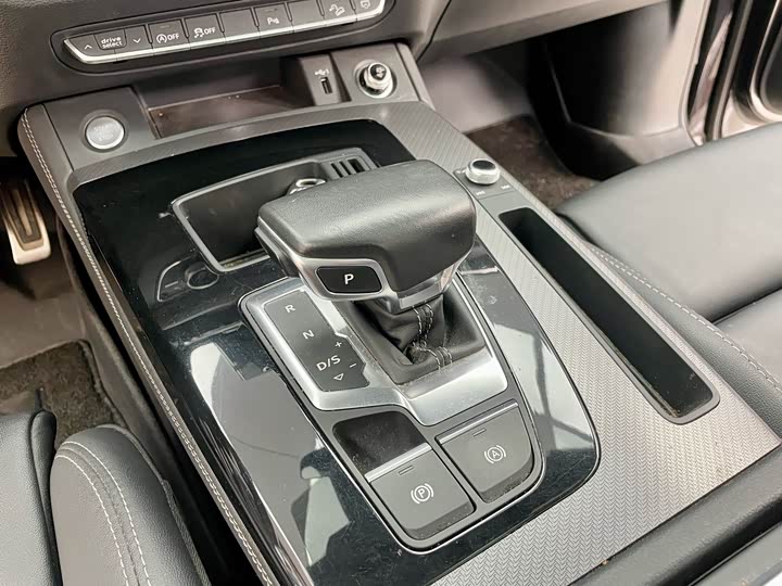 Фото 19 - Audi Q5L