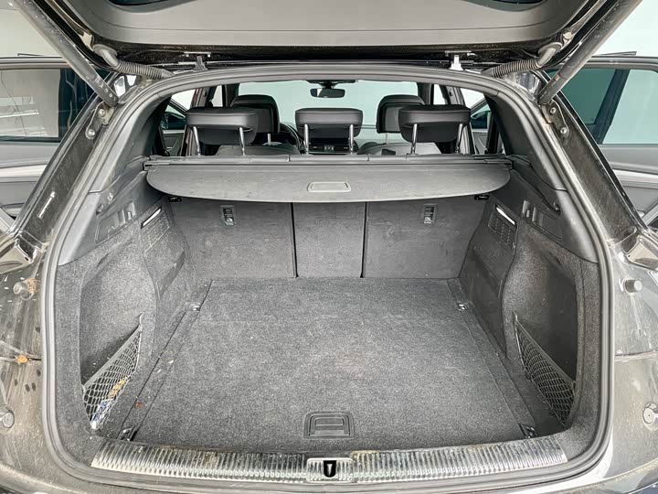 Фото 21 - Audi Q5L