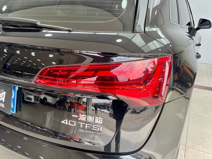 Фото 23 - Audi Q5L