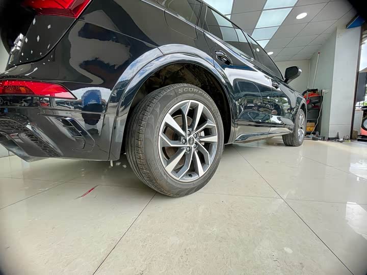 Фото 24 - Audi Q5L