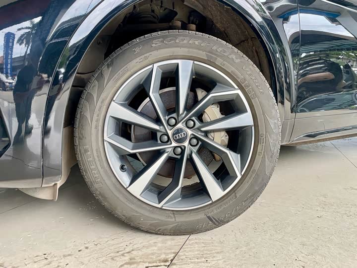 Фото 25 - Audi Q5L