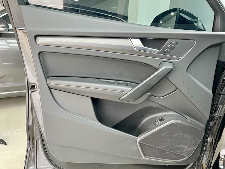 Фото 7 - Audi Q5L