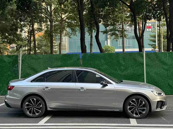 Фото 4 - Audi A4L