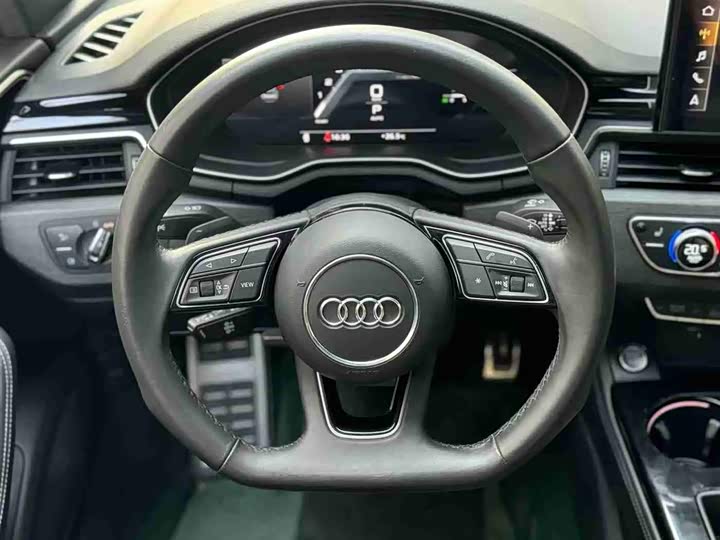 Фото 6 - Audi A4L