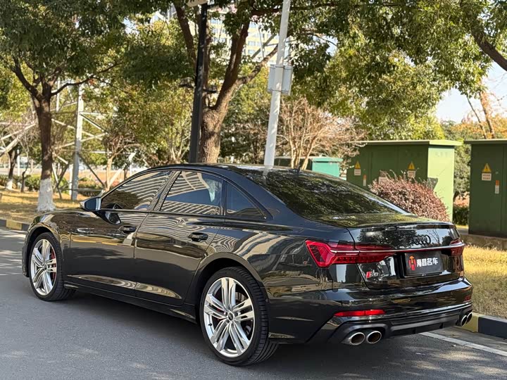 Фото 4 - Audi S6