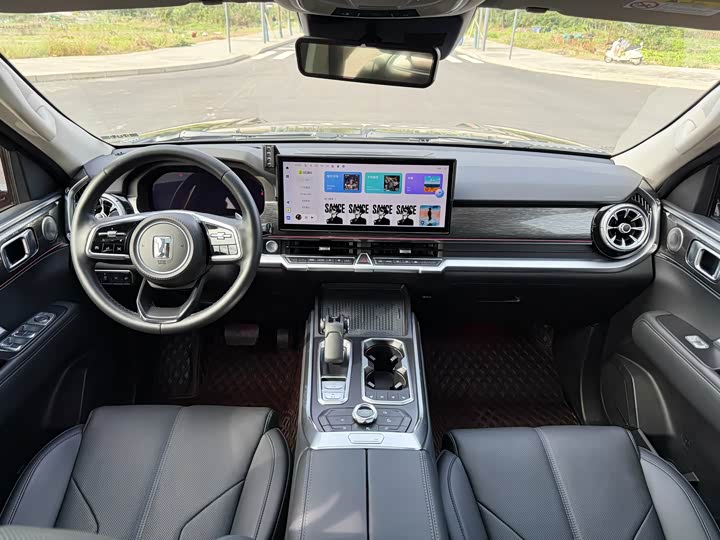 Фото 9 - Tank 400 Hybrid