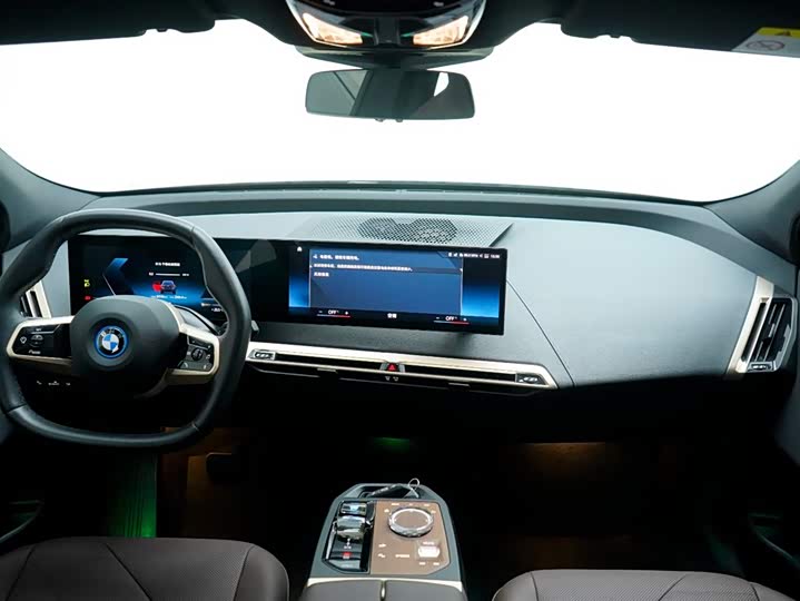 Фото 21 - BMW iX