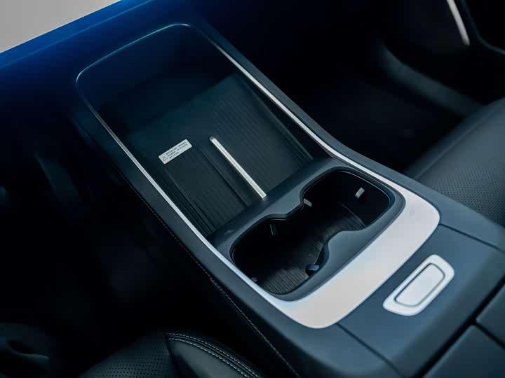 Фото 15 - Nio Onvo L60