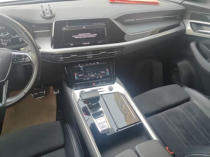 Фото 13 - Audi Q6