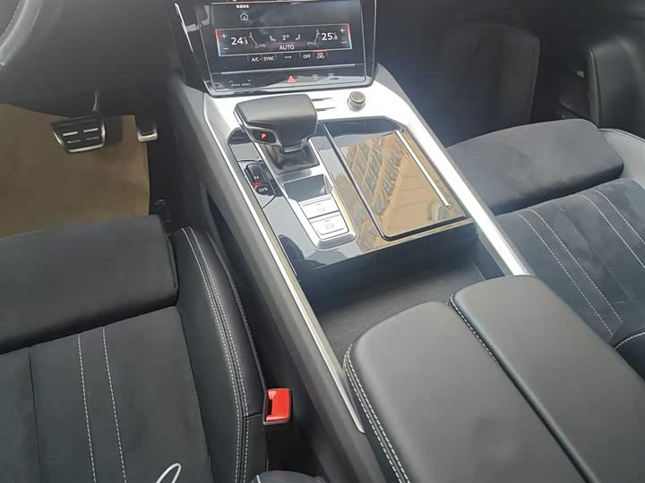 Фото 14 - Audi Q6