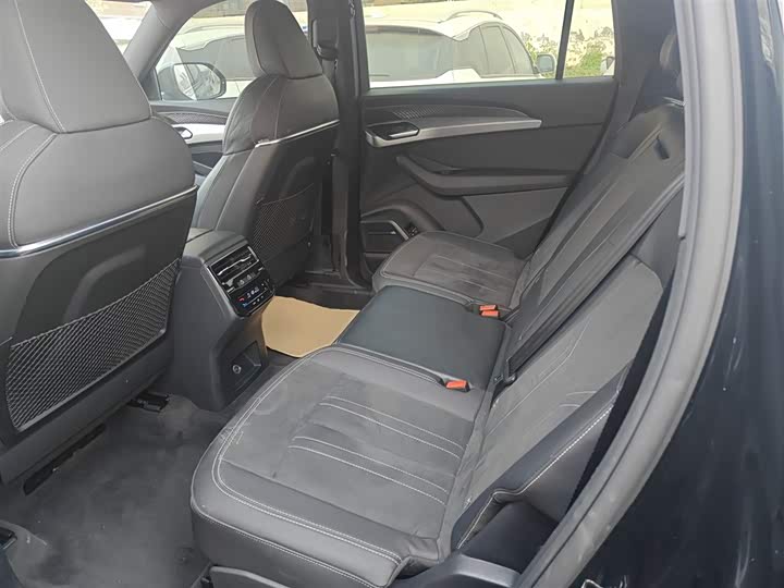 Фото 17 - Audi Q6