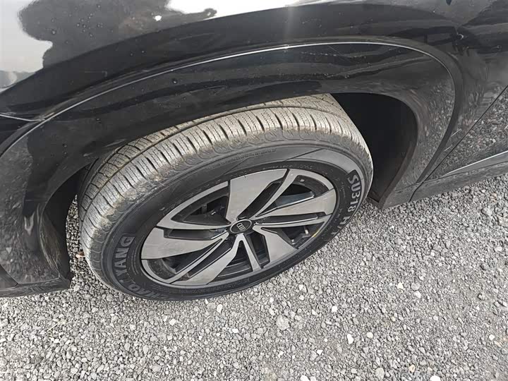 Фото 23 - Audi Q6