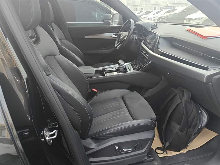 Фото 25 - Audi Q6