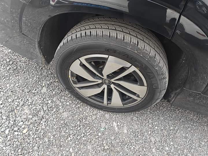 Фото 26 - Audi Q6