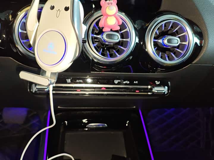 Фото 13 - Mercedes-Benz GLA-Class