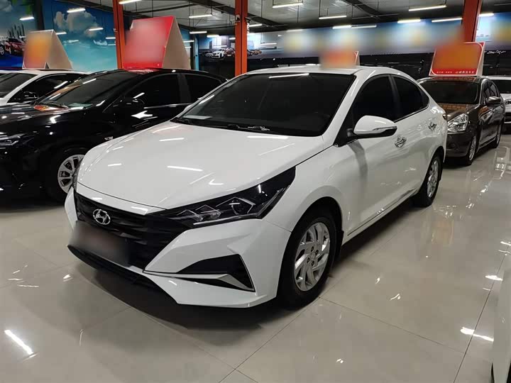 Фото 2 - Hyundai Verna